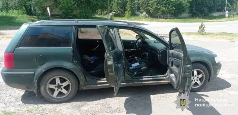 У Бершаді жінка побила знайому та розтрощила її телефон сокирою