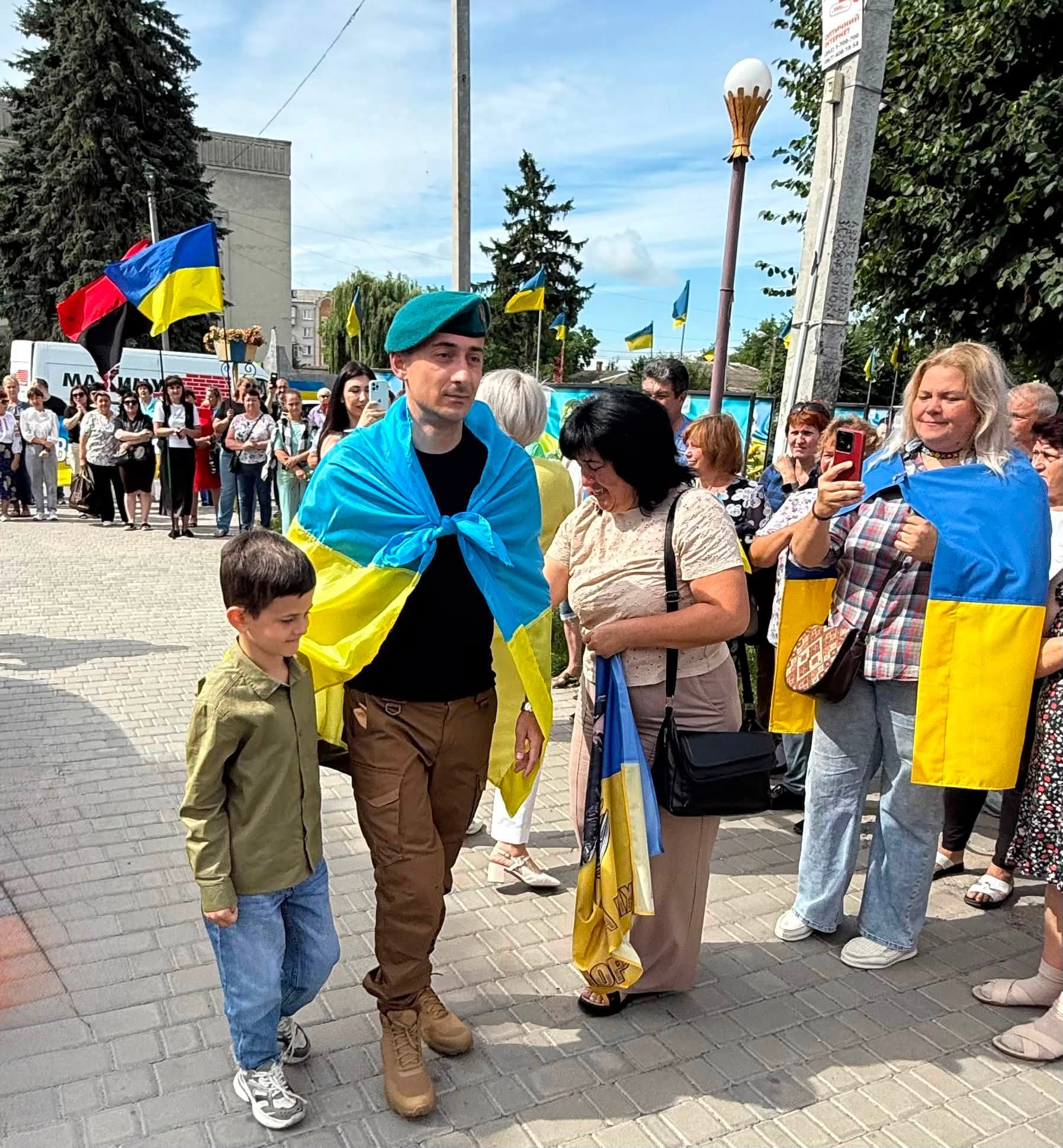У Гайсині зустріли воїна після понад чотирьох років полону