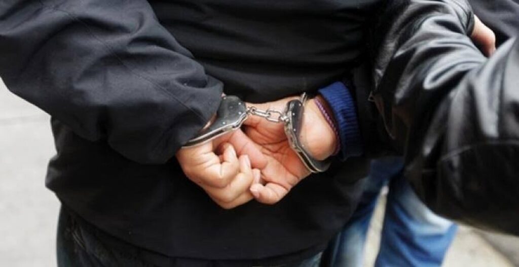 Таксі з пасажирами потрапило під обстріл у Вінниці: поліція затримала 26-річного стрільця