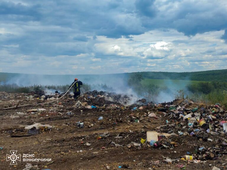У Калинівці горіло підприємство, а в Немирівській громаді — сіно: які наслідки пожеж