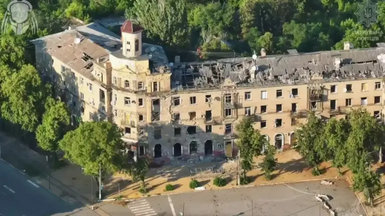 “Місто огорнуте димом”: з’явилися кадри прифронтової Дружківки з висоти (відео)