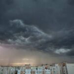 На Вінниччину насувається негода: синоптики попереджають про грози, шквали та град