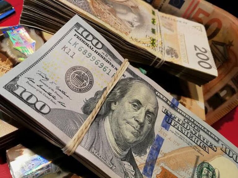 Долар і євро подешевшали: НБУ оновив курс валют на 9 липня