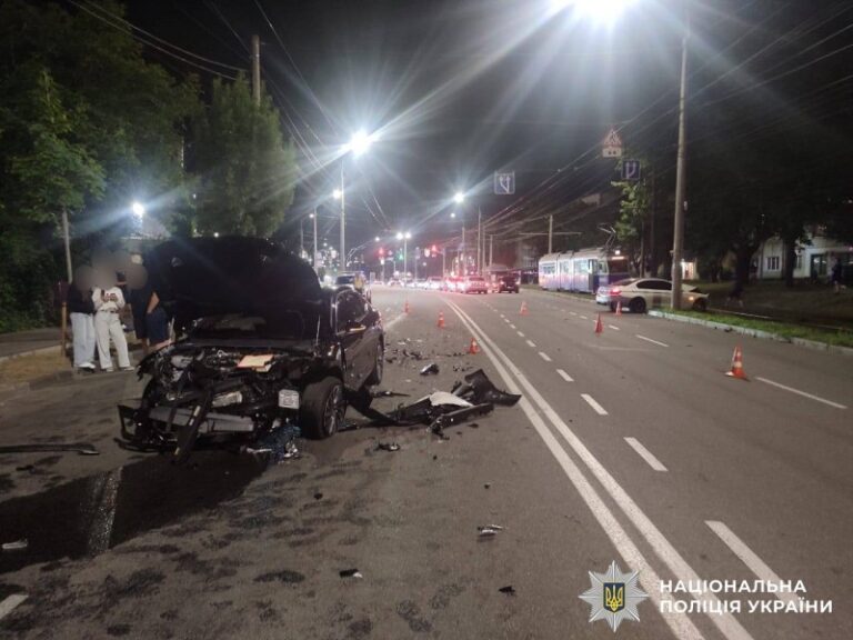 Жахлива аварія на Пирогова у Вінниці: один із водіїв в лікарні