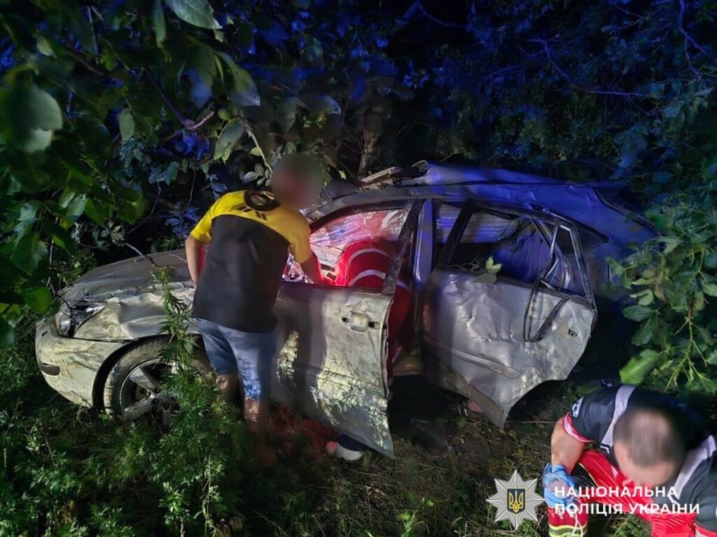 Трагічна ніч на Гайсинщині: ДТП забрала життя жінки, постраждав підліток
