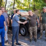 Пять пікапів та 10 Starlink передав Міжрегіональний координаційний гуманітарний штаб одному з підрозділів ППО Вінниччини