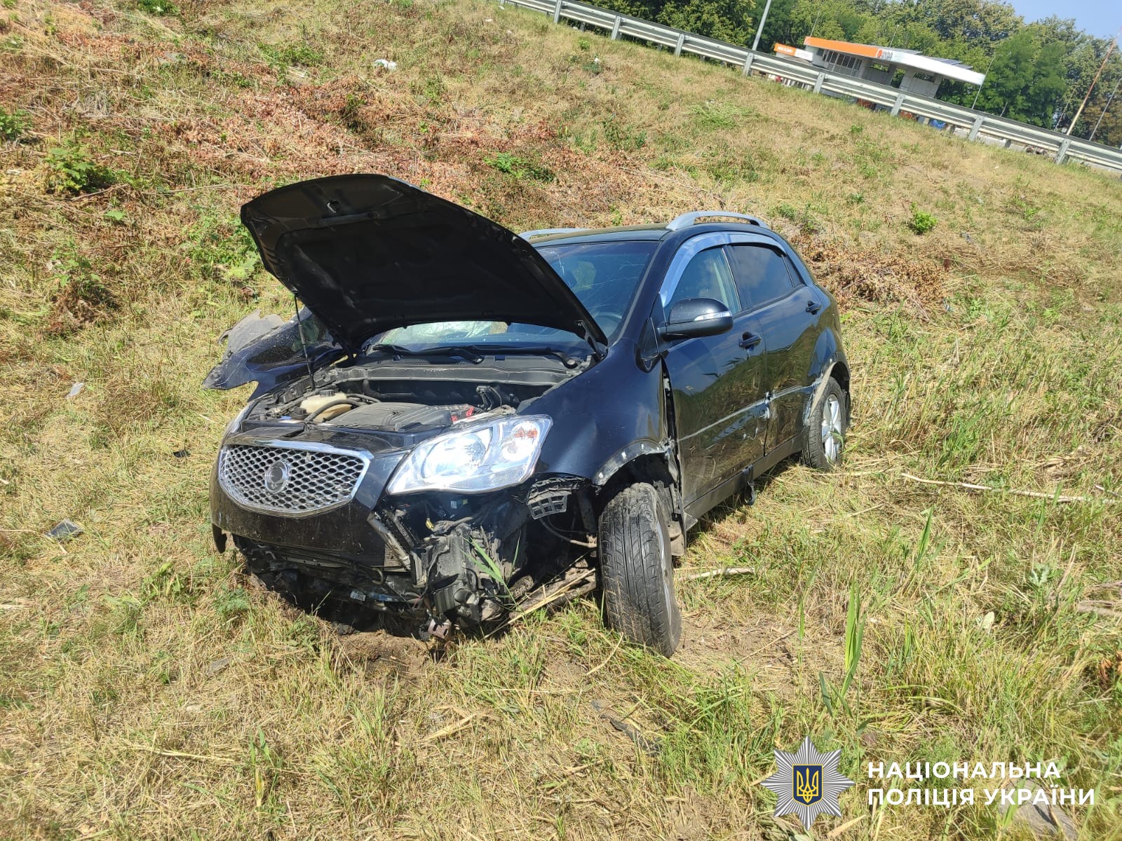 На трасі перекинувся Volkswagen, під Вінницею авто злетіло в кювет