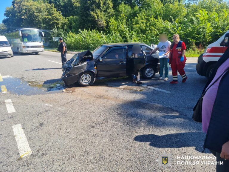Ранок із ДТП: у Вінниці та районі за п’ять хвилин сталися дві аварії