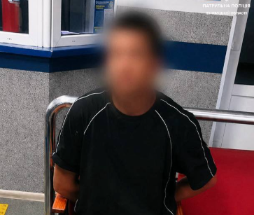 Хотів побитися з поліцейськими: на вокзалі у Вінниці затримали 22-річного хлопця