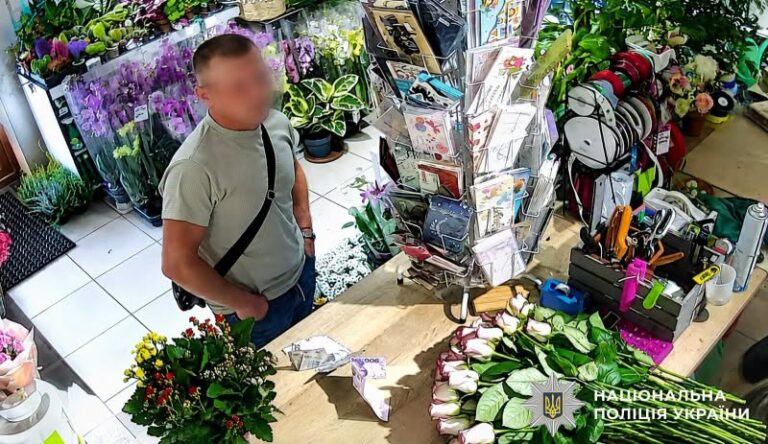 Витратив майже 20 тисяч гривень на квіти: у Крижополі викрили крадія