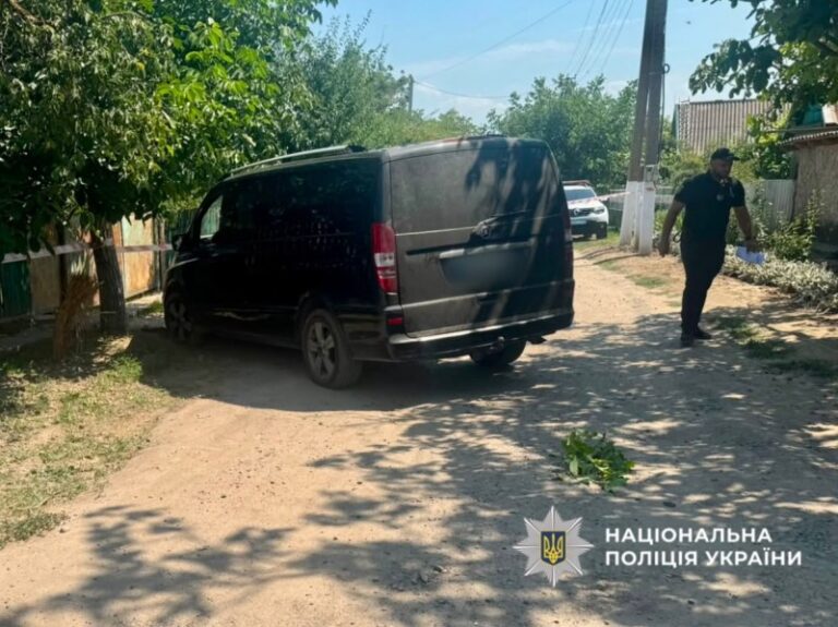 Мати на смерть переїхала бусом свого однорічного сина на Одещині