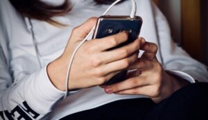 Чи треба вимикати Wi-Fi на ніч: що насправді відбувається зі смартфоном