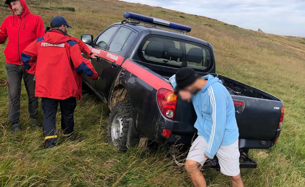 22-річному туристу з Вінниччини стало зле в Карпатах: його рятували збирачі яфин і гірські рятувальники