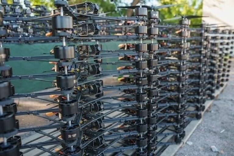 Чотири пікапи та 200 FPV-дронів Міжрегіональний координаційний гуманітарний штаб передав 120-й бригаді ТрО