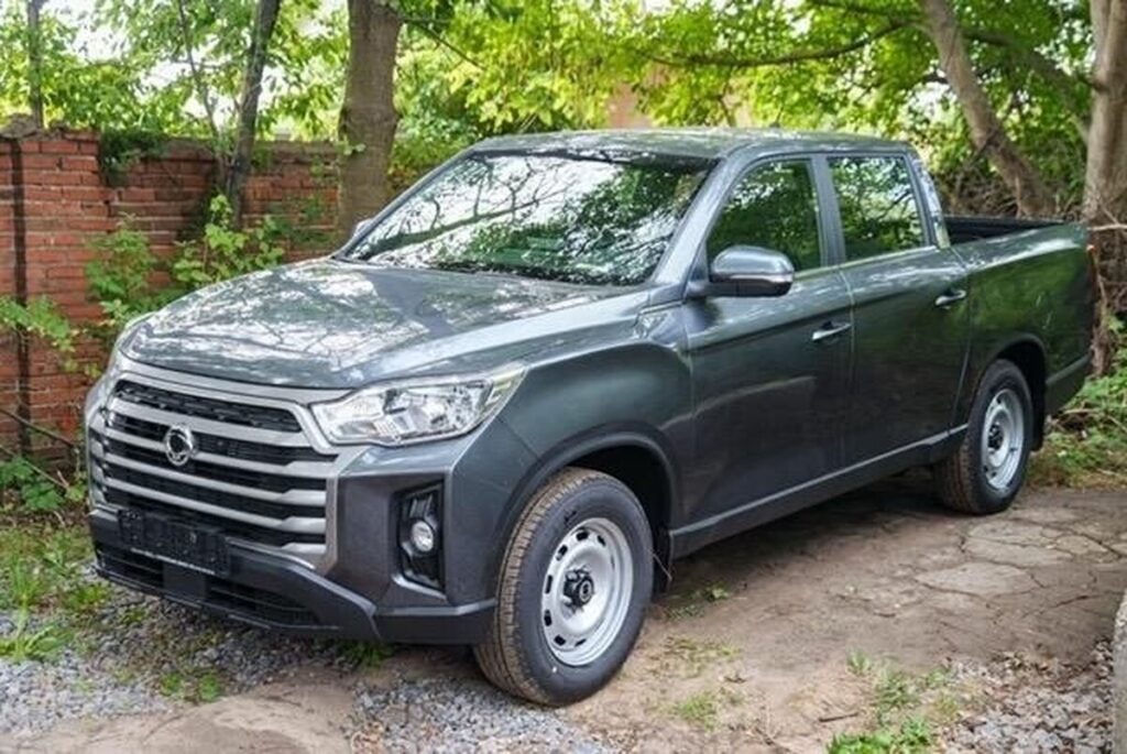 Пікап та 100 FPV-дронів Міжрегіональний координаційний гуманітарний штаб передав 3-му прикордонному загону ім. Євгенія П