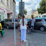 Аварія в центрі Вінниці: автівка в’їхала в аптеку