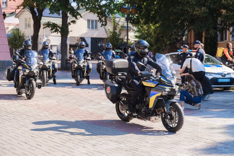 Поліцейські пересіли на мотоцикли: у Вінниці працюватимуть мотопатрулі
