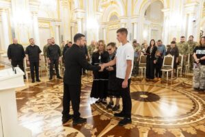Родина загиблого прикордонника з Вінниччини отримала його нагороду від Президента