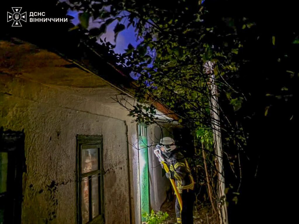 Намагався сам загасити вогонь: у Козятині 74-річний чоловік отримав опіки