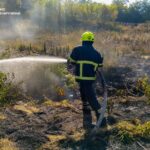 Кинутий недопалок спричинив пожежу на Вінниччині: вогонь перекинувся на господарську споруду