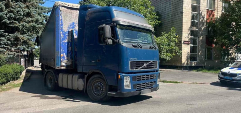 Вантажівка збила чоловіка та травмувалися діти: що сталося на дорогах Вінниччини минулих вихідних