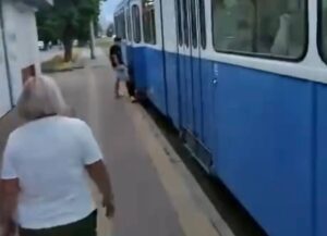 Перекрили шлях трамваю заради відео у Вінниці: чим завершилася витівка трьох юнаків