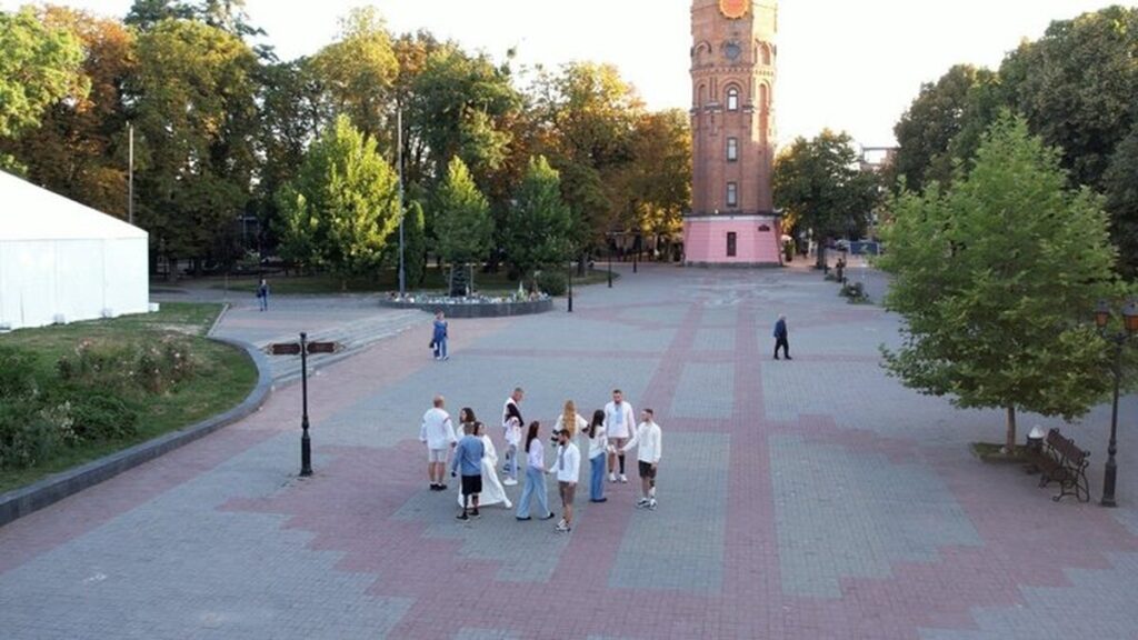 Військові з ампутаціями станцювали вальс у середмісті Вінниці
