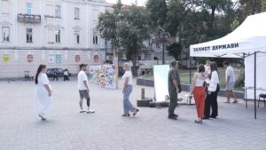 У центрі Вінниці встановили символічне «Дзеркало Незалежності»
