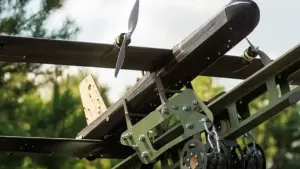 До 90 км і сам наводиться на ціль: в Україні показали новий дрон Baton