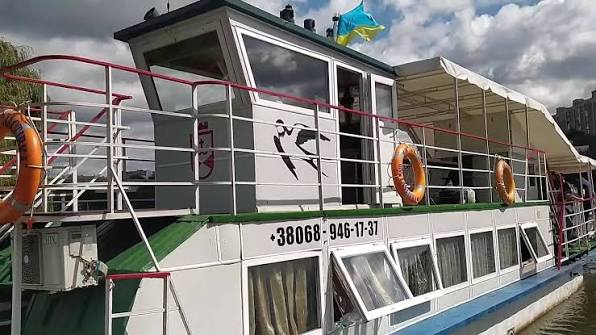 У Вінниці виставлять на аукціон легендарний теплохід «Моя Ластівка»