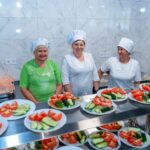 У школах Вінниці бракує працівників: відкрито вакансії кухарів та посудомийниць