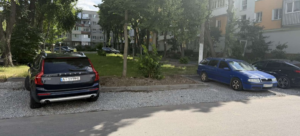У Вінниці біля двох багатоповерхівок облаштували екопарковки