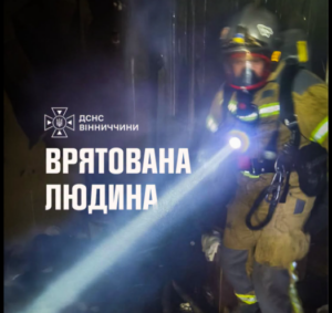У Вінниці рятувальники винесли чоловіка із задимленої квартири
