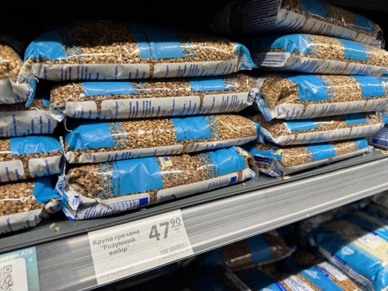 Гречка дорожчає, хліб дешевшає: чи буде дефіцит продуктів у Вінниці після ударів рф