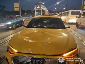 Смертельна ДТП на Центральному мосту: поліція закликає допомогти встановити особу чоловіка