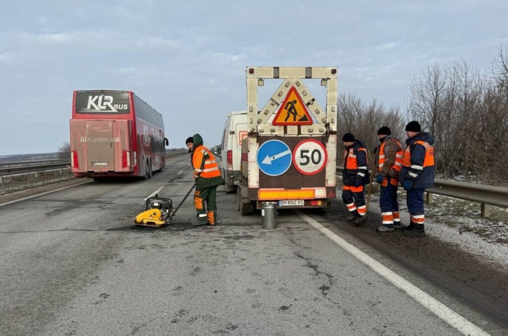 Ями ліквідовують: на Вінниччині відремонтували 18 ділянок доріг