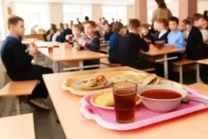 школярі
