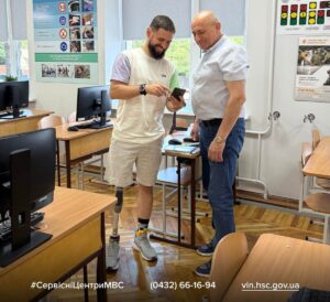 Після поранення до самостійності: у Вінниці ветеран опановує водіння
