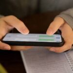 Батьків та вчителів можуть покарати за російську мову у шкільних чатах